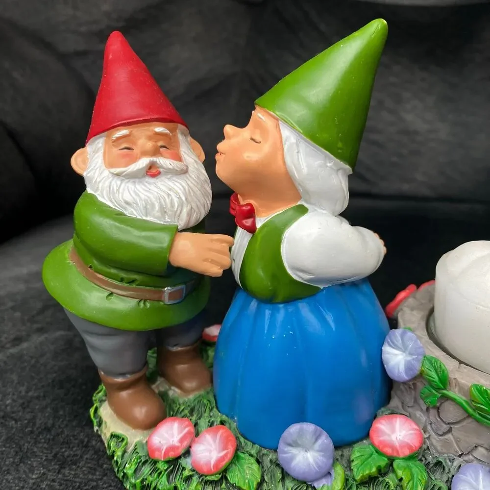 Yankee Candle, Garden Gnome, Kissing Couple Resin Tea Light Votive Candle Holder